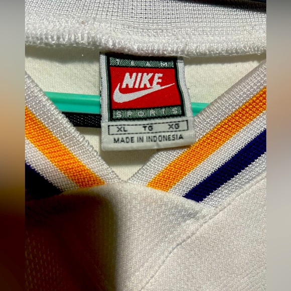 Lakers items !!! - Picture 2 of 2